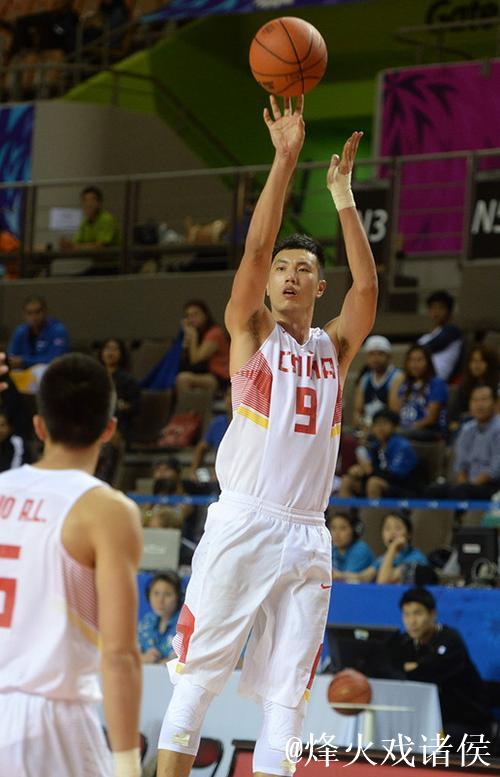 翟晓川全场出战18分钟,投篮3中1得到4分6篮板 翟晓川全场出战18分钟,投篮3中1得到4分6篮板